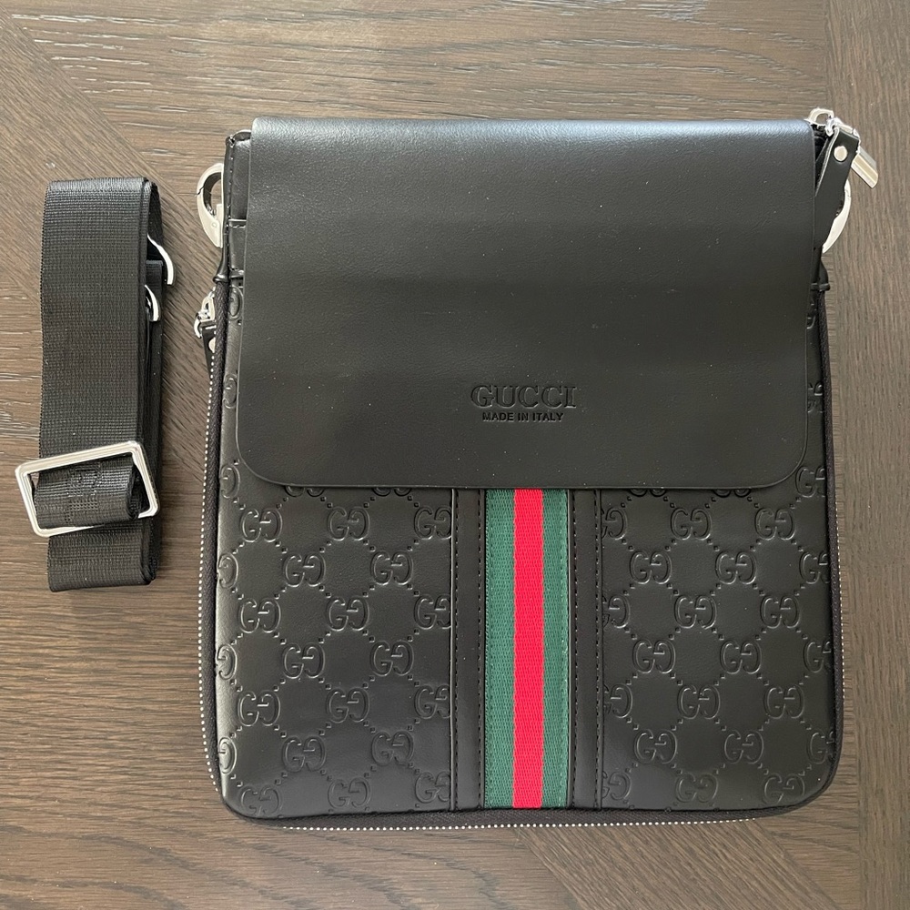 GUCCI - New GG Small Messenger Bag - Black Crossbody